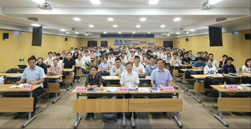 材料学院开展2025级本科生专业认知教育活动(图2)